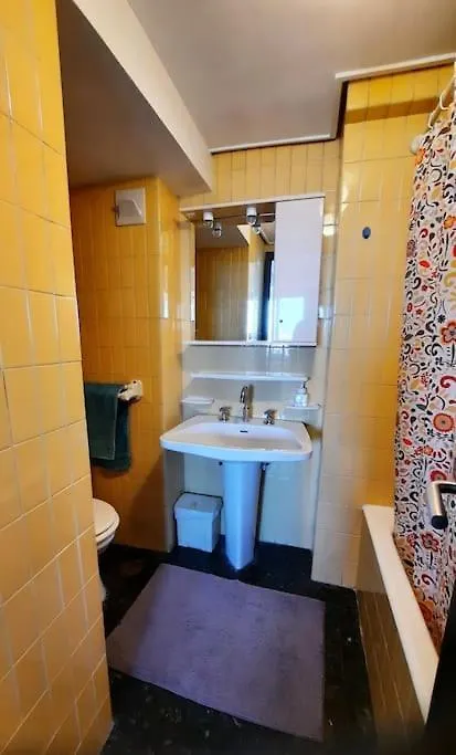 Carihuela 1 Bed Luxury Apartment Торремолинос