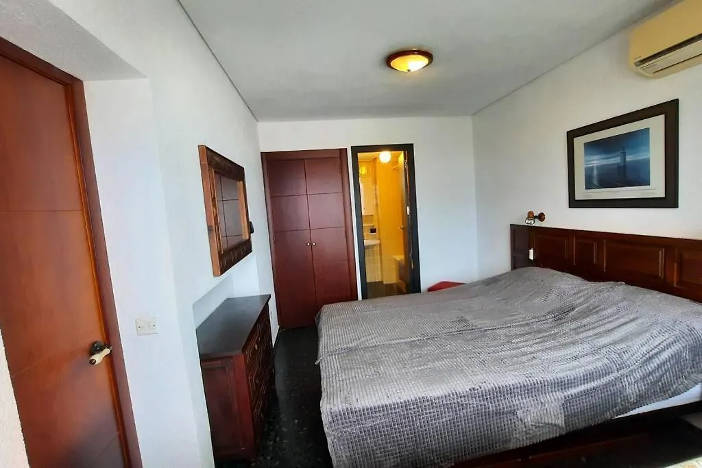 Carihuela 1 Bed Luxury Apartment Торремолинос
