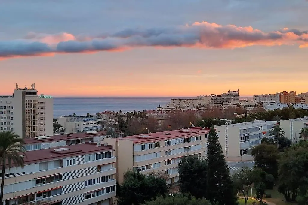 Carihuela 1 Bed Luxury Apartment Торремолинос Испания