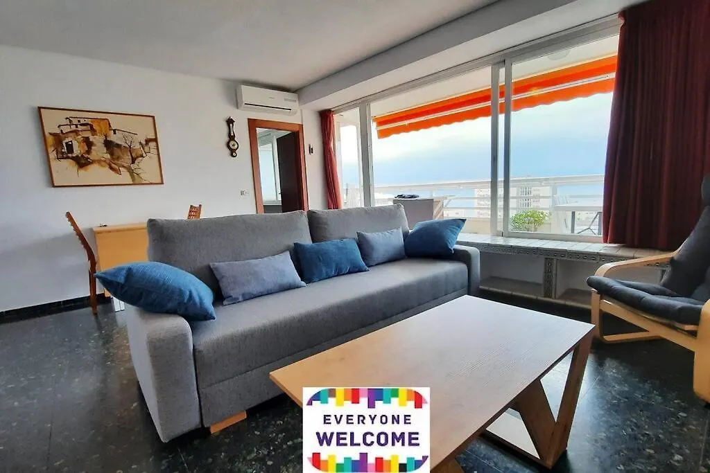 Carihuela 1 Bed Luxury Apartment Торремолинос