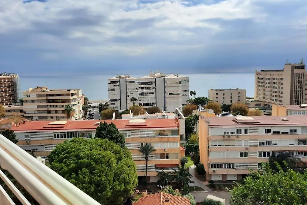 Carihuela 1 Bed Luxury Apartment Торремолинос Испания